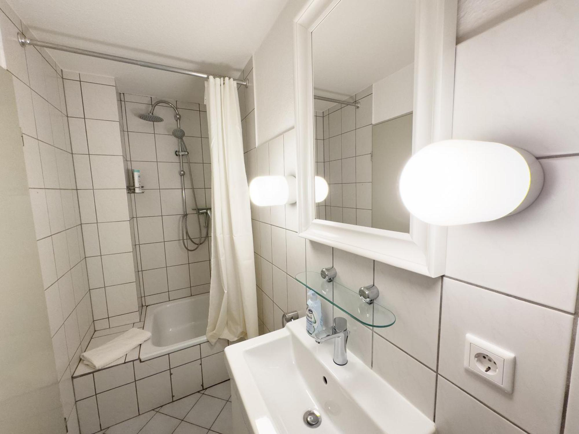 Schoene Wohnung Fuer 4 Gaeste An Der Eilenriede Mit Kostenlosen Parkplaetzen Hanôver Exterior foto